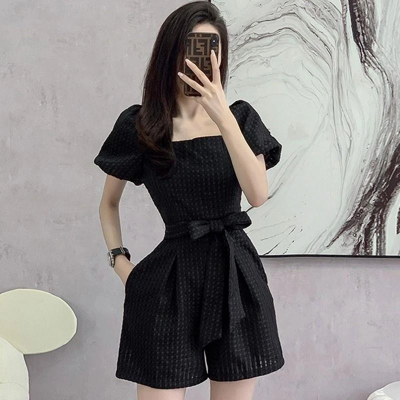 一字肩方领收腰显瘦连体短裤女2025夏装新款高级感泡泡短袖连衣裤