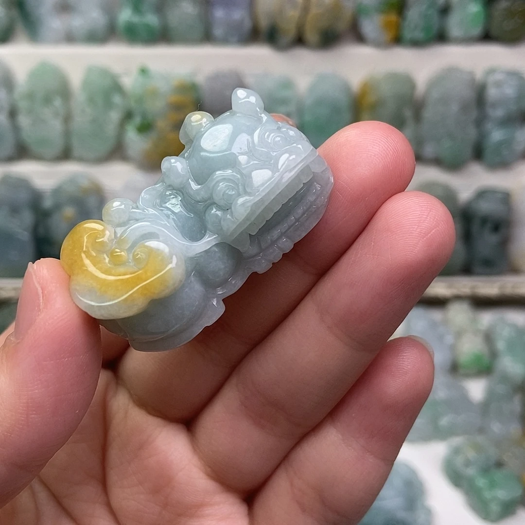 翡翠未镶嵌吊坠(赠链)