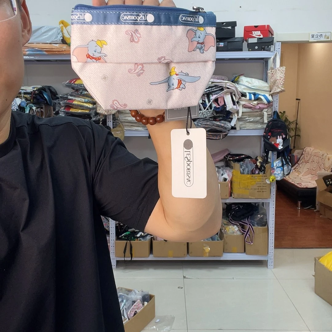 PU化妆包等产品和产品