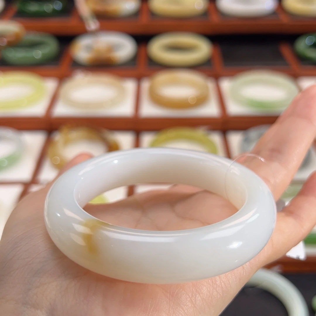 和田玉（白玉）未镶嵌手镯一抹糖羊脂