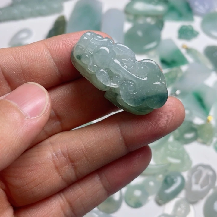 翡翠颈饰未镶嵌翡翠