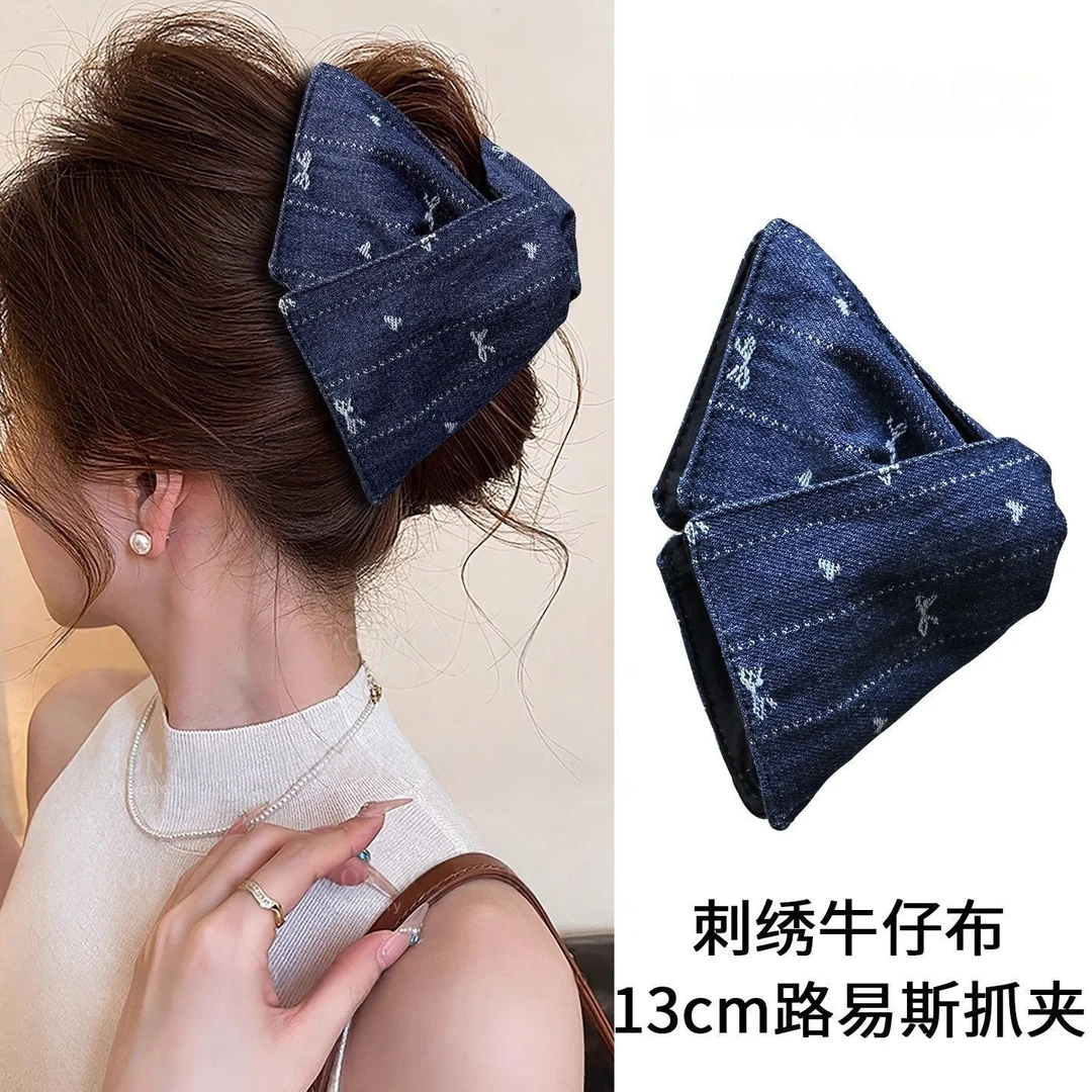 刺绣牛仔布三角赫本抓夹女2025新款高级感发夹后脑勺盘发鲨鱼头饰