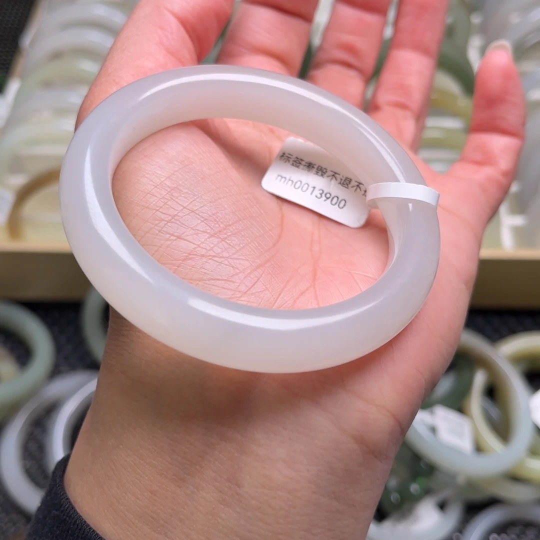 和田玉未镶嵌手镯55.2圈