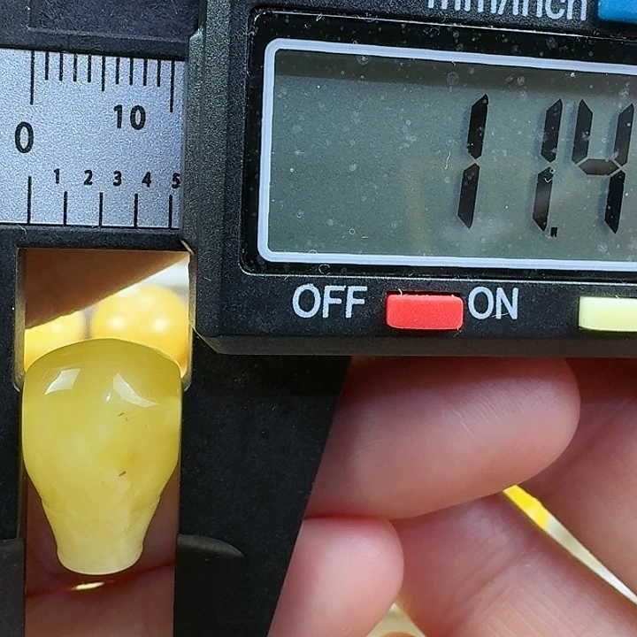 蜜蜡未镶嵌裸石11杂