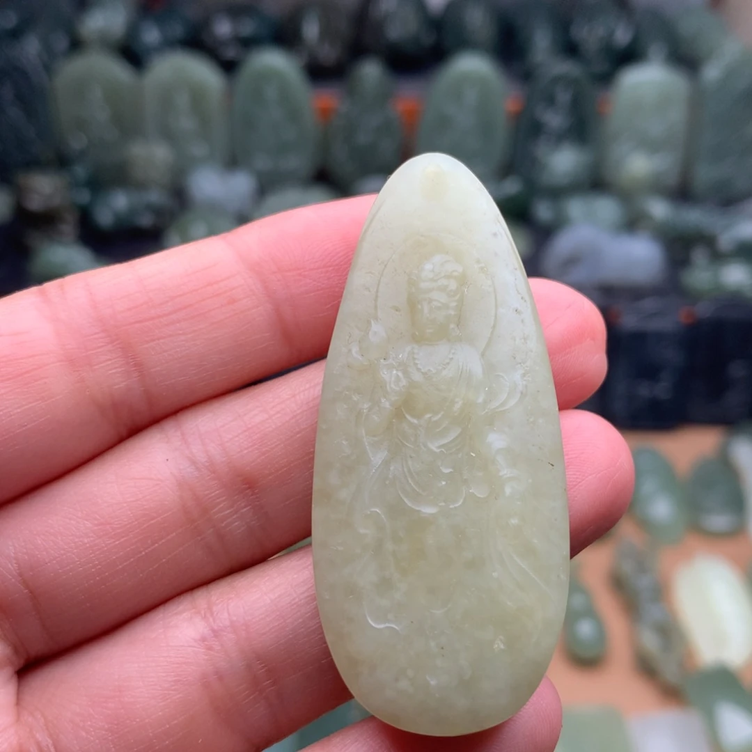 和田玉未镶嵌颈饰挂件37（有包容）