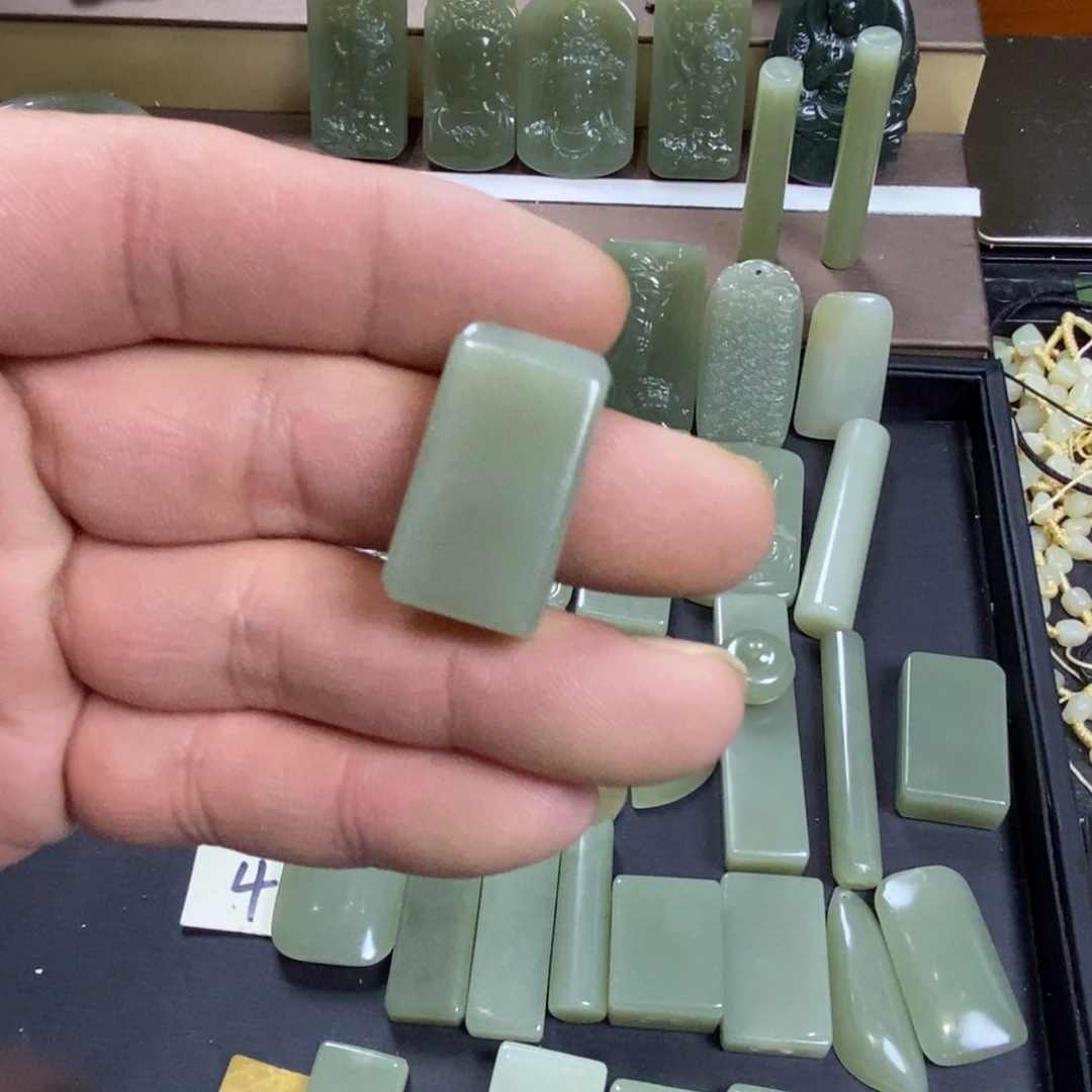 颈饰未镶嵌和田玉小*的04