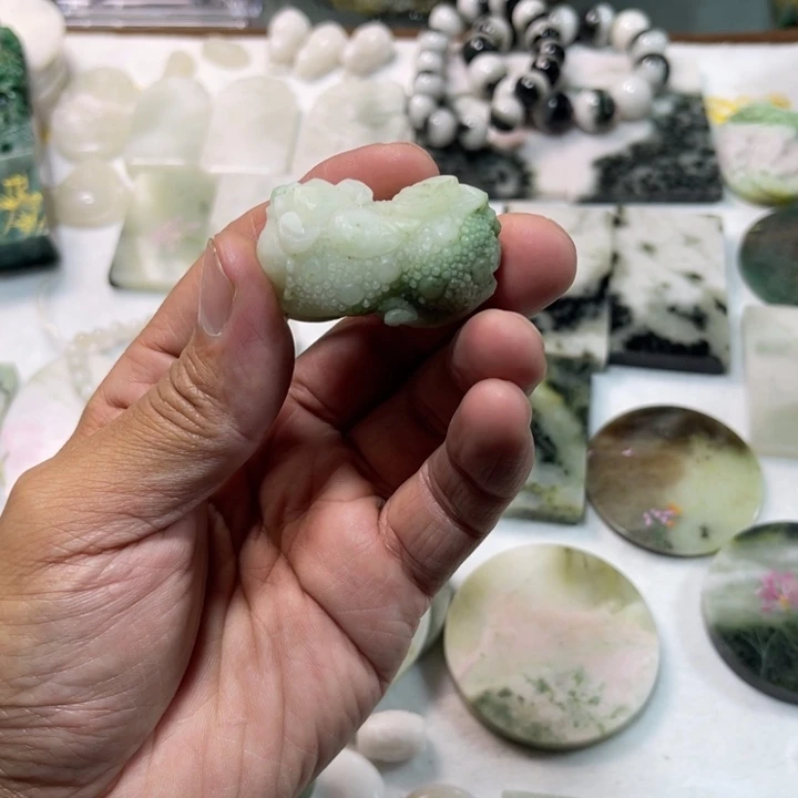 未镶嵌独山玉颈饰