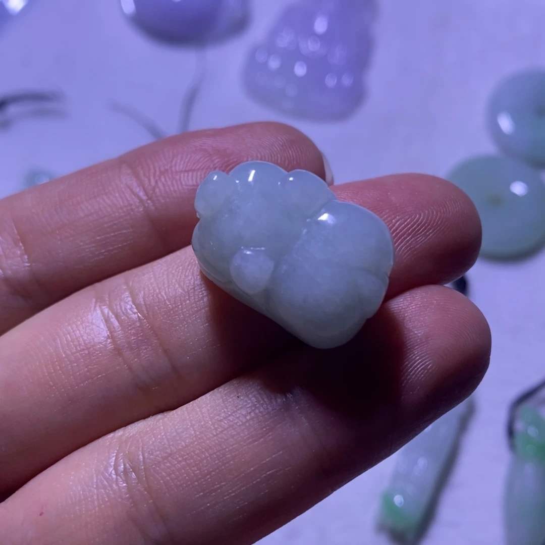 未镶嵌定制翡翠翡翠吊坠