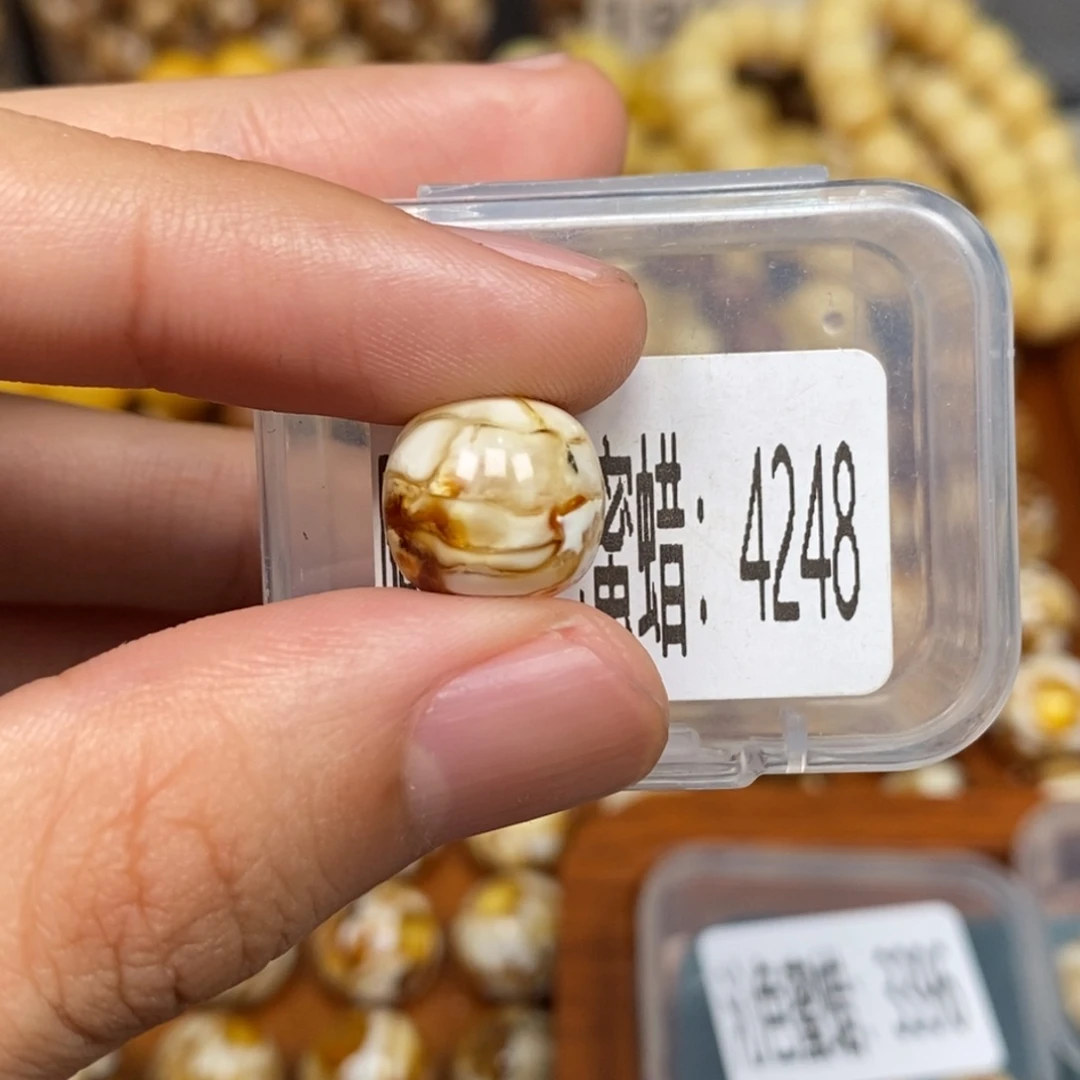 蜜蜡未镶嵌珠宝奇石4248