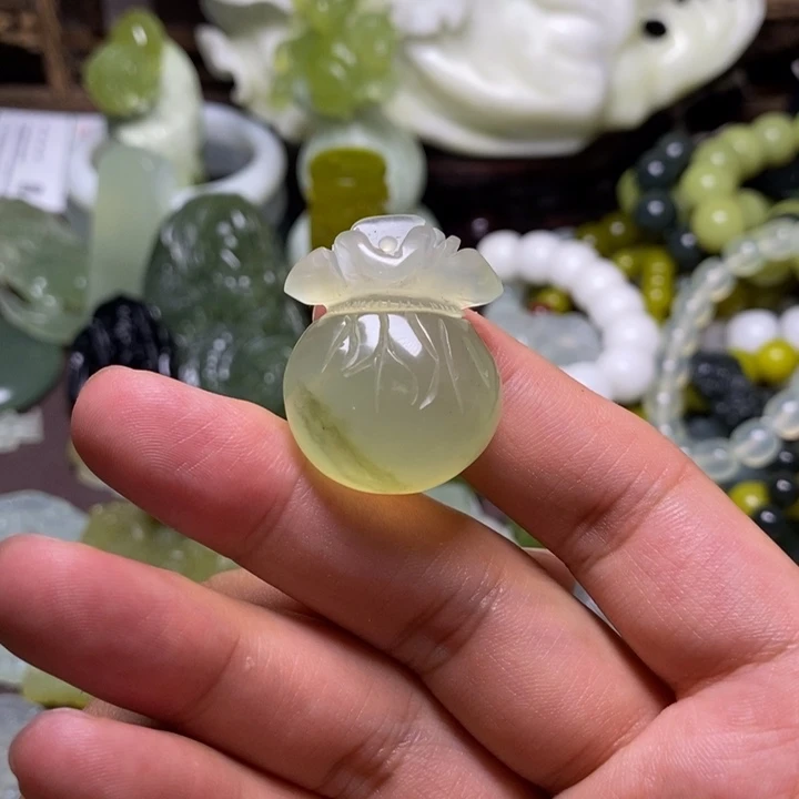 岫玉未镶嵌岫玉挂件