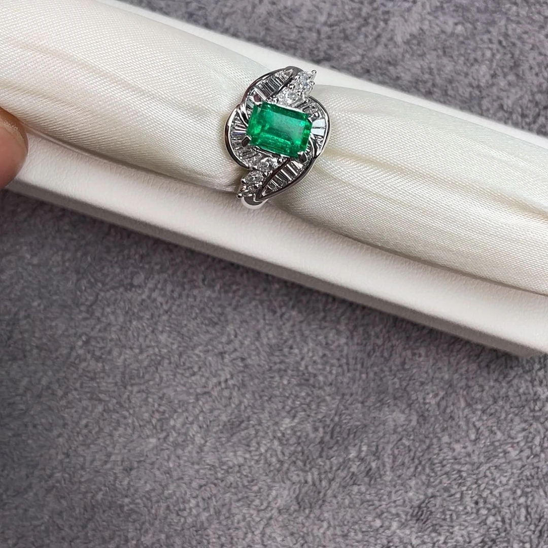 祖母绿戒指铂Pt850镶嵌主石1.3Ct