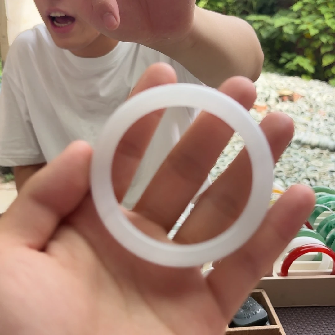 石英质玉手镯未镶嵌