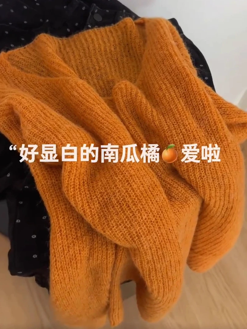 今年新款2025秋季新品南瓜橘色长袖针织女韩版V领设计感显瘦上衣