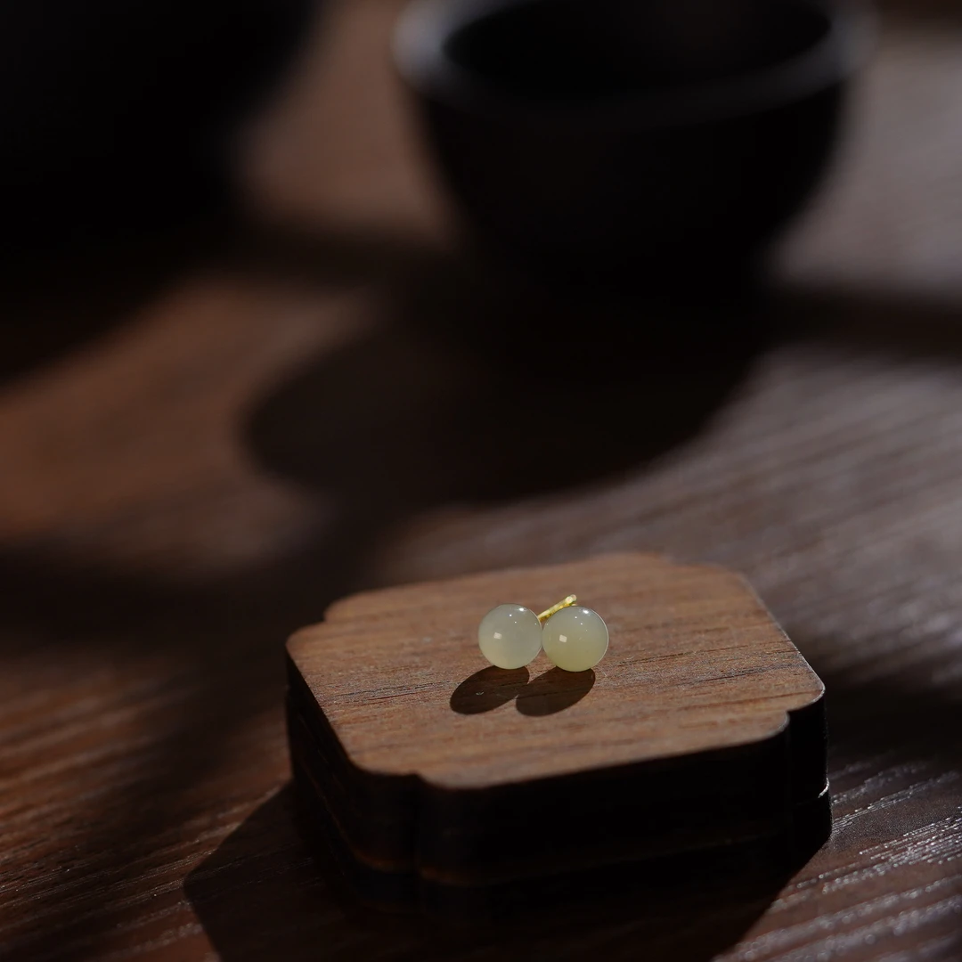 【缺货】s925和田玉晴水耳钉(多样性发一) 5mm YLL0101