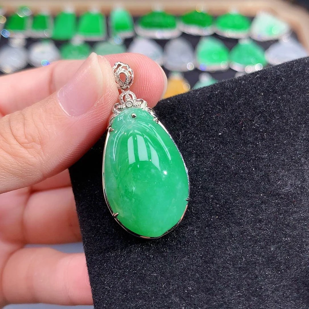 翡翠18K金镶嵌吊坠(赠链)
