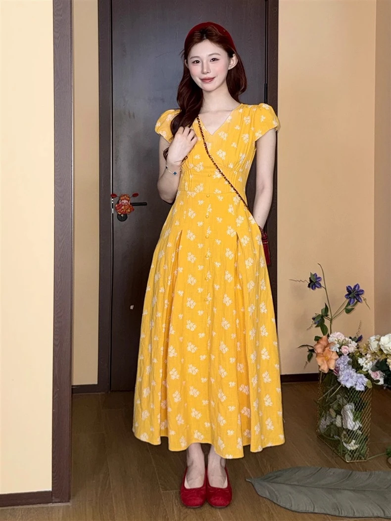 法式甜美风碎花v领连衣裙女2025夏季新款气质文艺收腰显瘦中长裙