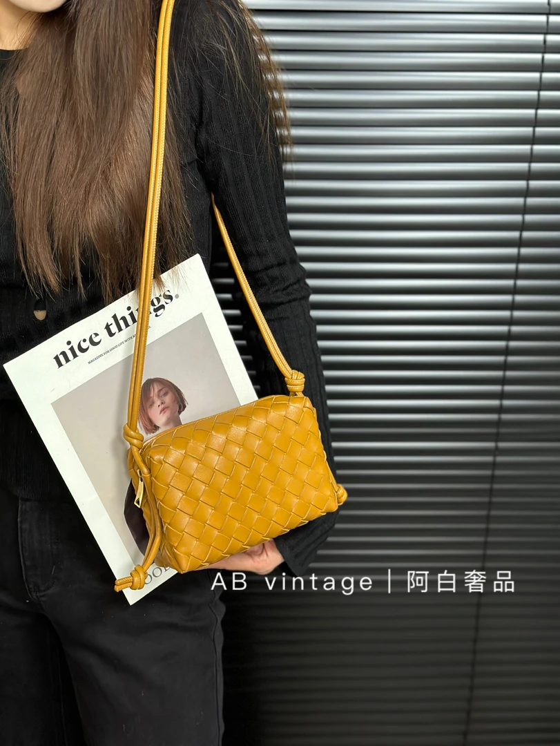 95新 BOTTEGA VENETA/葆蝶家 阿白奢品/BV 迷你loop相机包