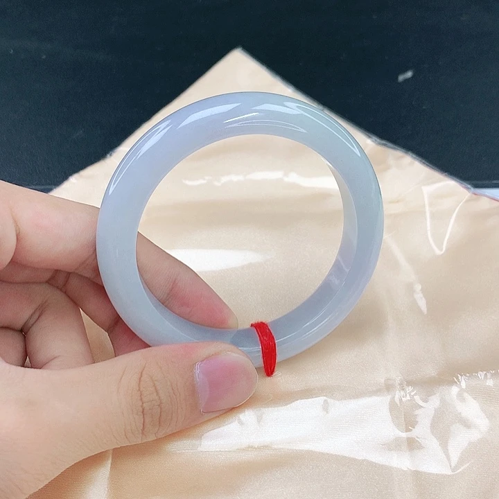翡翠未镶嵌手镯圈57。7902