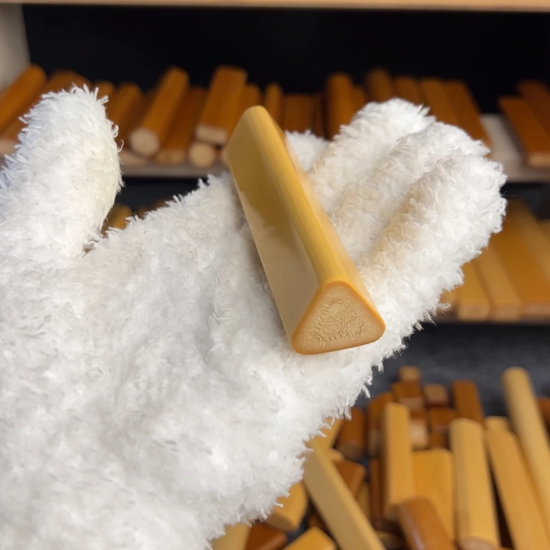 用***9黄皮六棱厚皮压手刻图