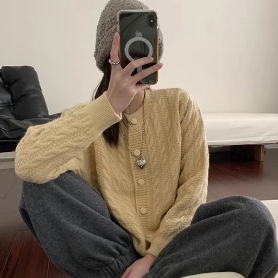 韩版圆领麻花纹包扣针织开衫女2024秋冬新款宽松百搭软糯毛衣上衣