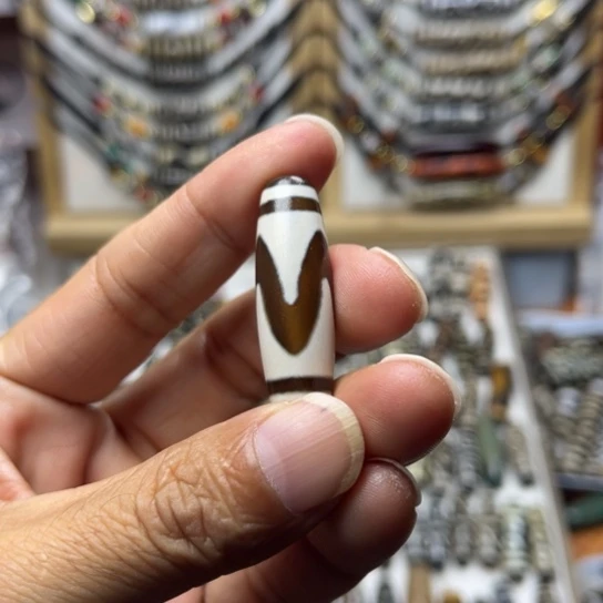 自***。玛瑙/玉髓未镶嵌颈饰