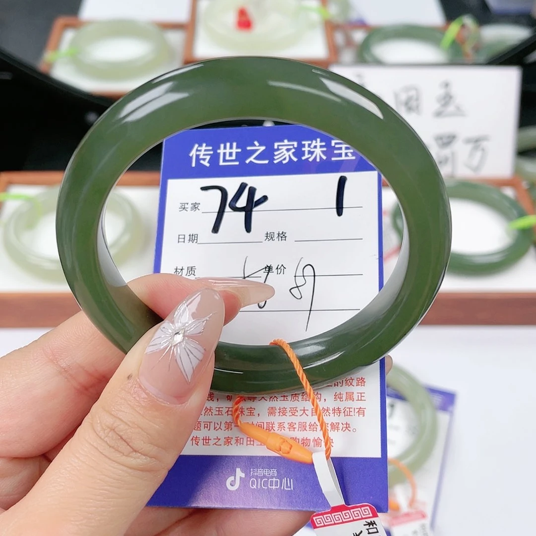 和田玉手镯未镶嵌
