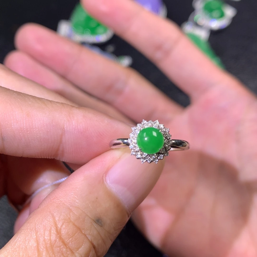 翡翠戒指18K金镶嵌翡翠