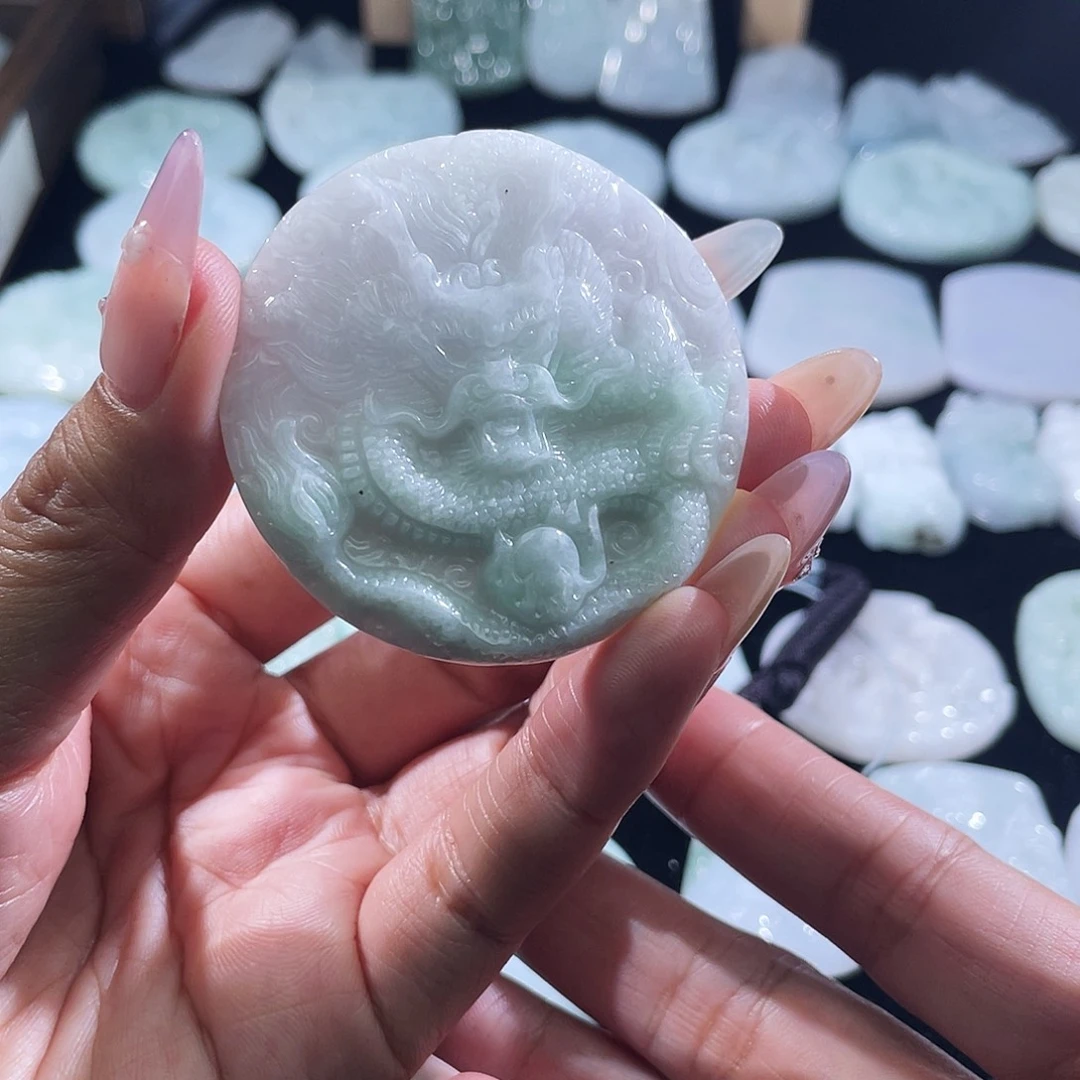 翡翠未镶嵌颈饰龙牌