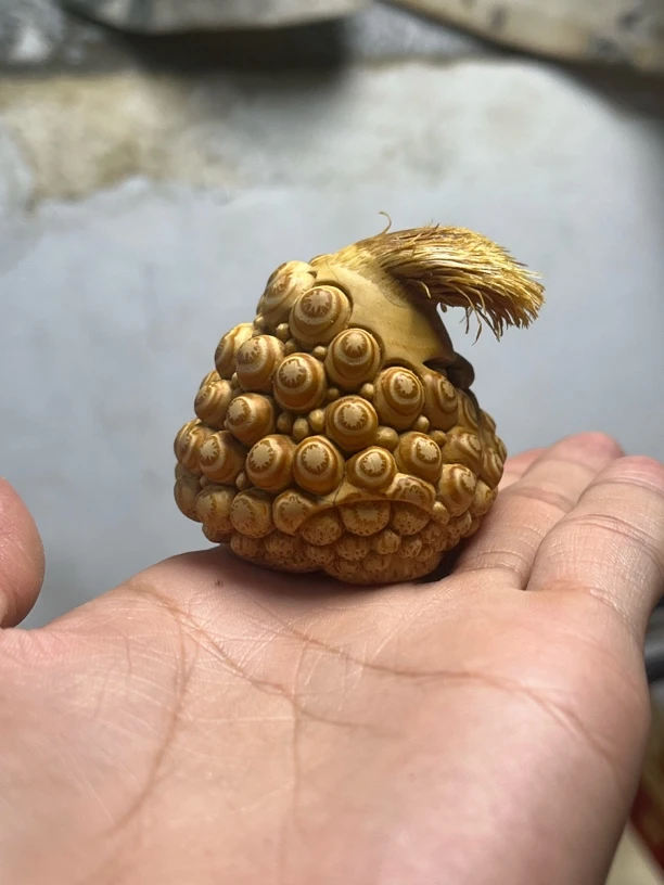 竹根雕金蟾《怪脸》杨智成作