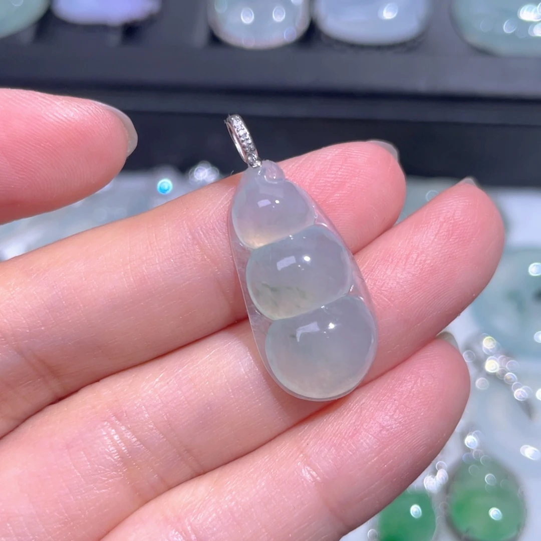 颈饰18K金镶嵌翡翠翡翠