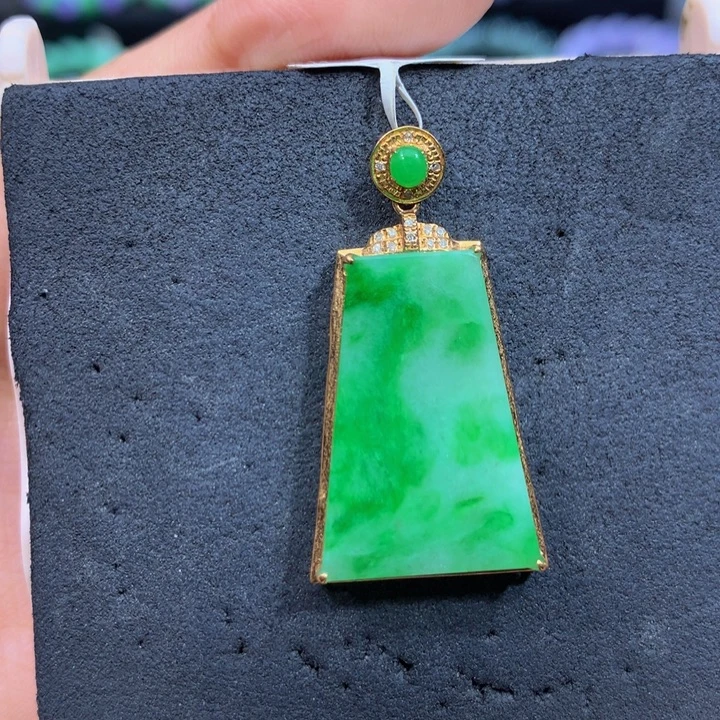 翡翠18K金镶嵌颈饰翡翠