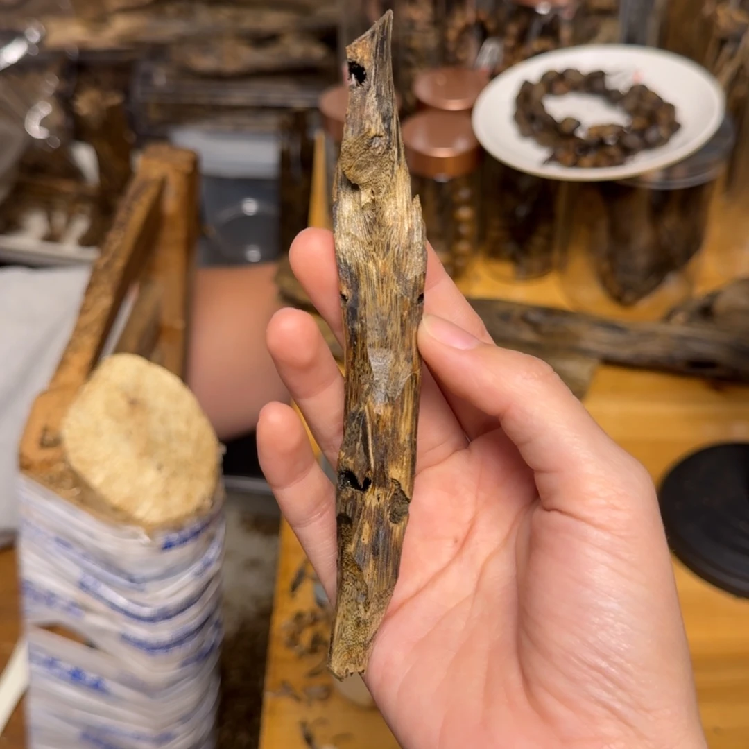 沉香碎屑沉香白棋块料11克