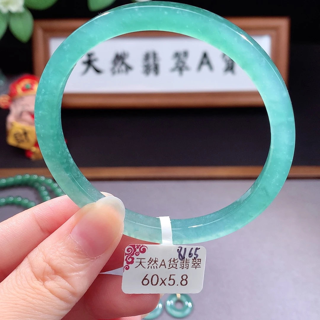 未镶嵌手镯（圆镯）翡翠