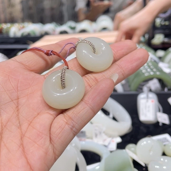 和田玉（青白玉）未镶嵌颈饰