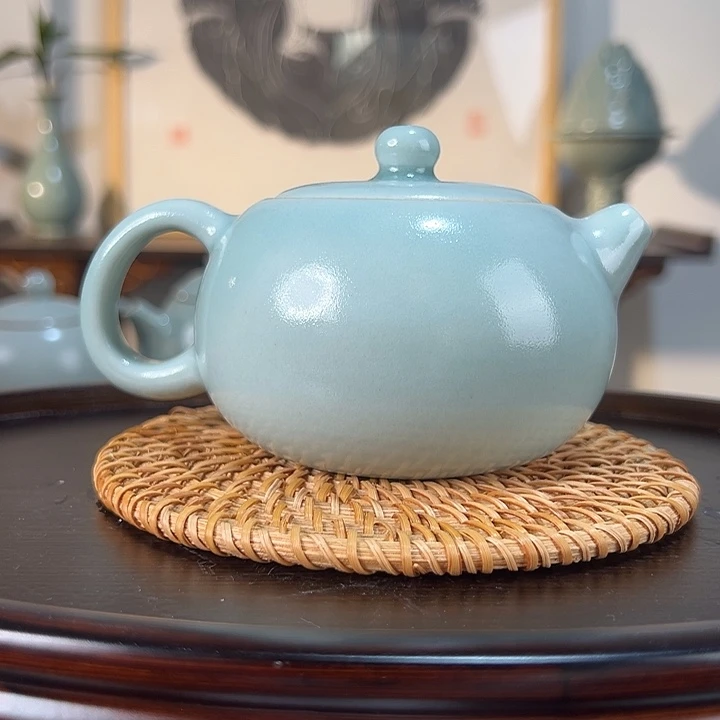 微瑕卵青西施壶 不开片