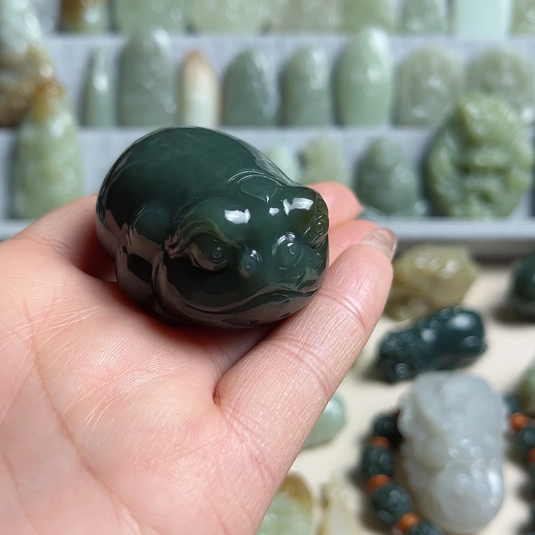 和田玉未镶嵌把件