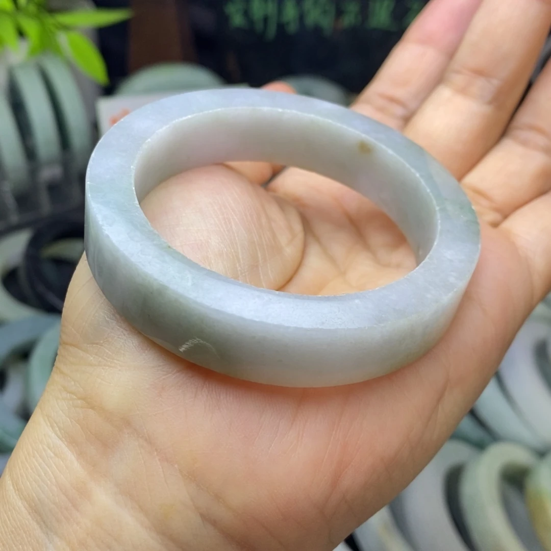 定制翡翠未镶嵌手镯