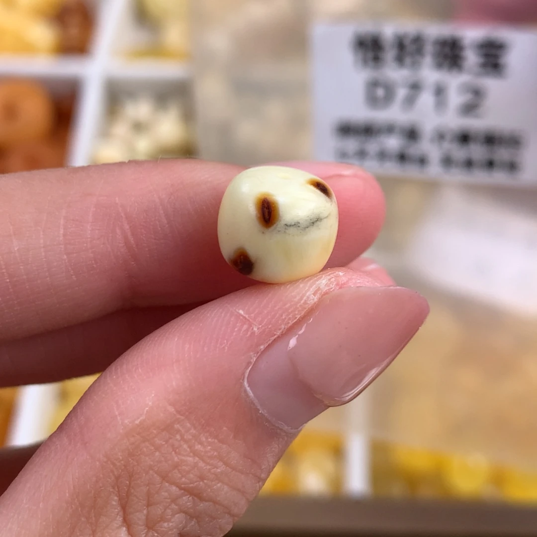 蜜蜡未镶嵌珠宝奇石10.2特色