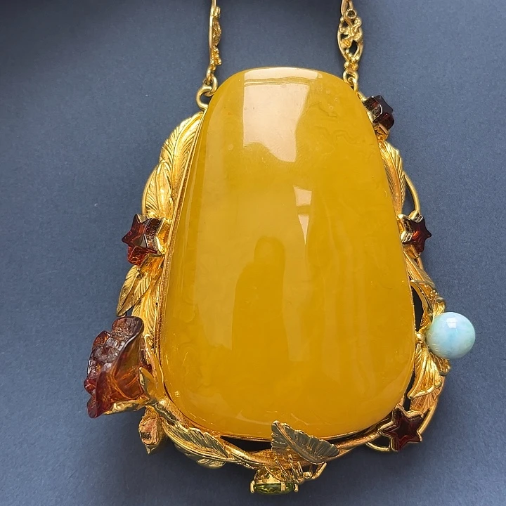 新***姐琥珀未镶嵌裸石吊坠