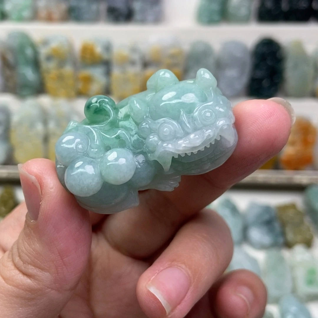 翡翠吊坠(赠链)未镶嵌