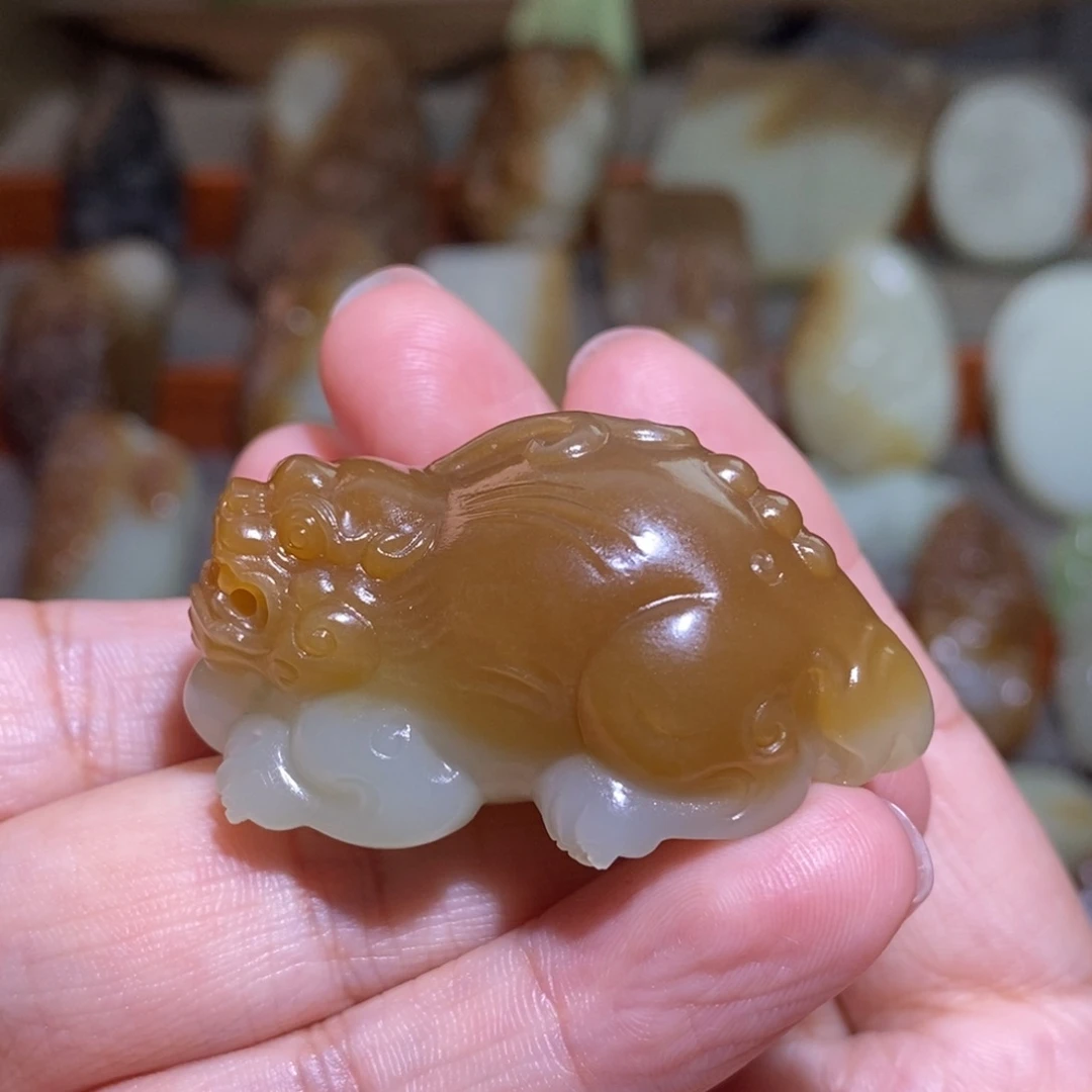 颈饰未镶嵌和田玉（糖玉）貔貅