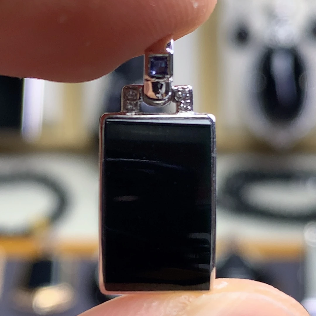 颈饰18K金镶嵌翡翠