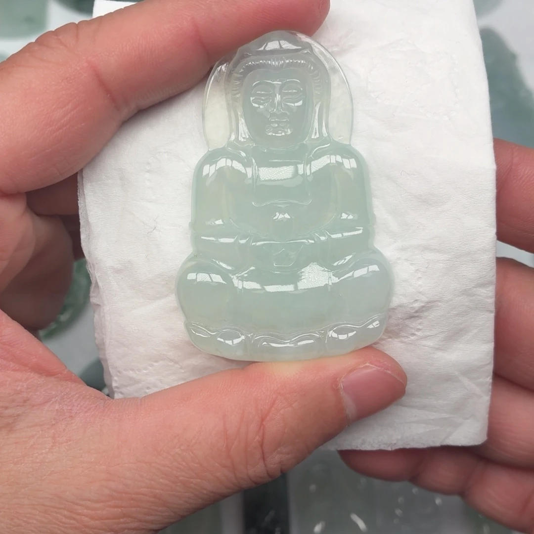 翡翠未镶嵌颈饰正装观音