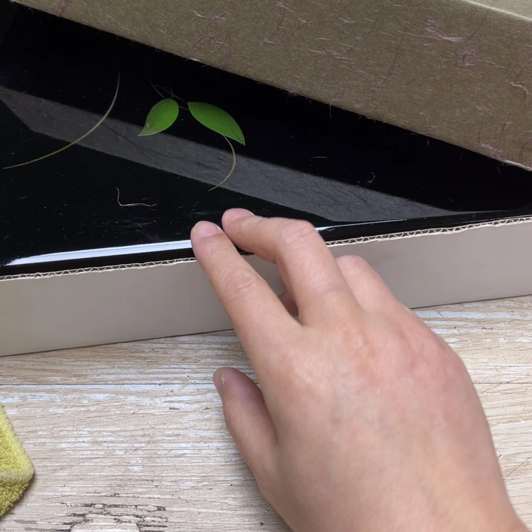 瓷片自**所密密麻麻地排列着一个