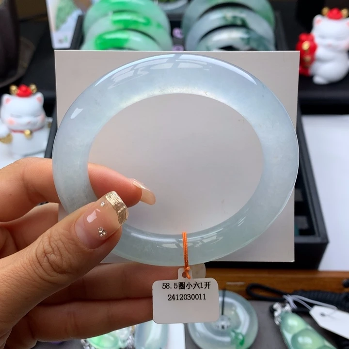 翡翠手镯未镶嵌圆条