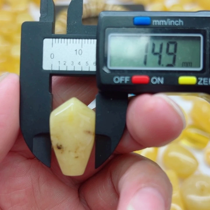 未镶嵌琥珀（矿物珀）裸石