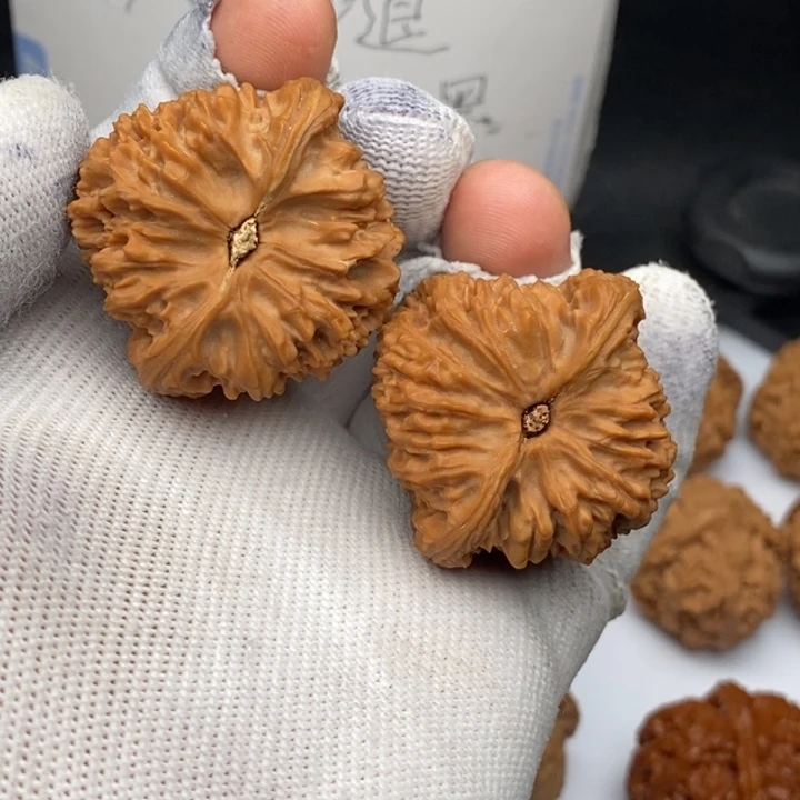 文玩核桃把件年*。南疆石41