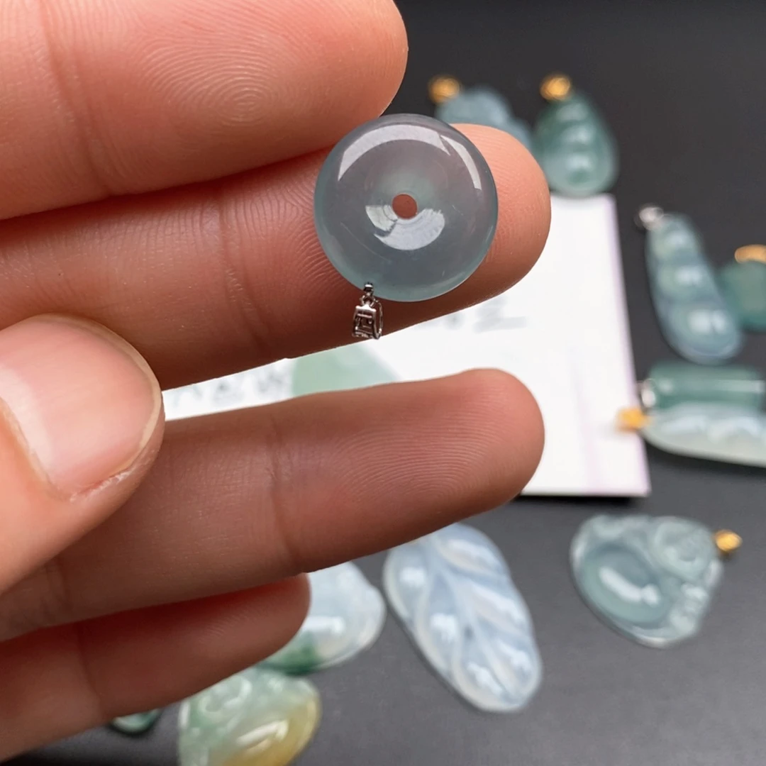 颈饰18K金镶嵌翡翠