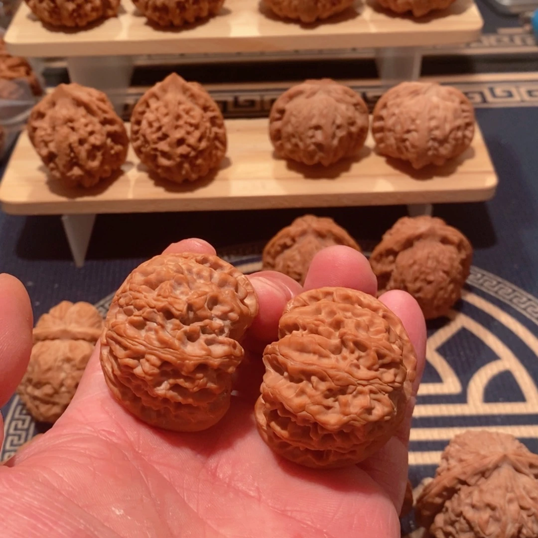 文玩核桃吊坠远***春苹果园41