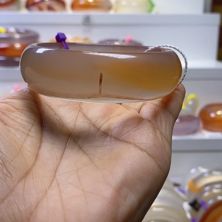 玛瑙/玉髓手镯未镶嵌达*拉